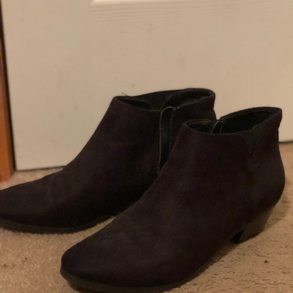 Black heal shoes - Picture 1 of 4